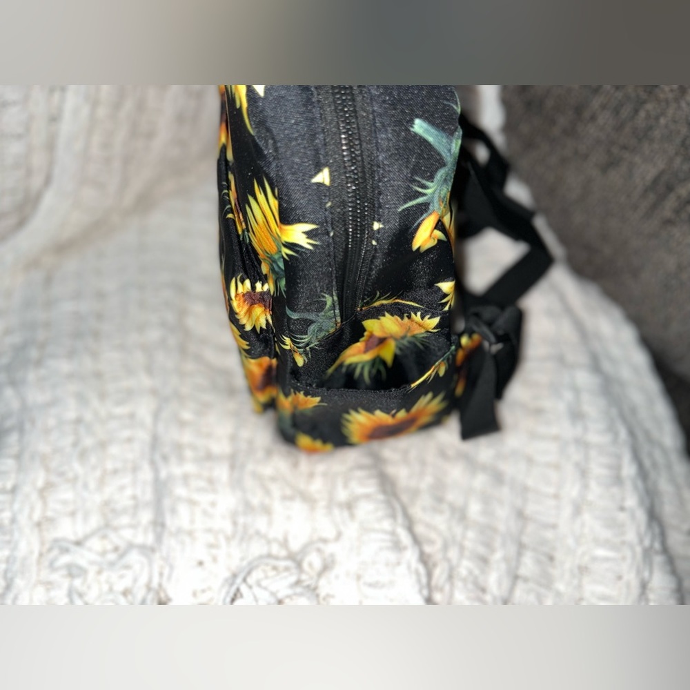 3 mini backpacks - Picture 6 of 11